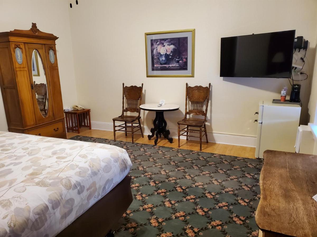 Inn Manresa Castle